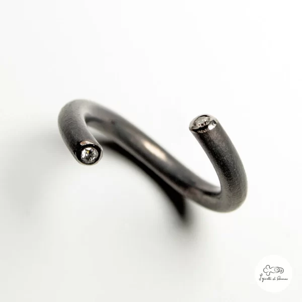 Anodized titanium ring with diamonds - Image 3