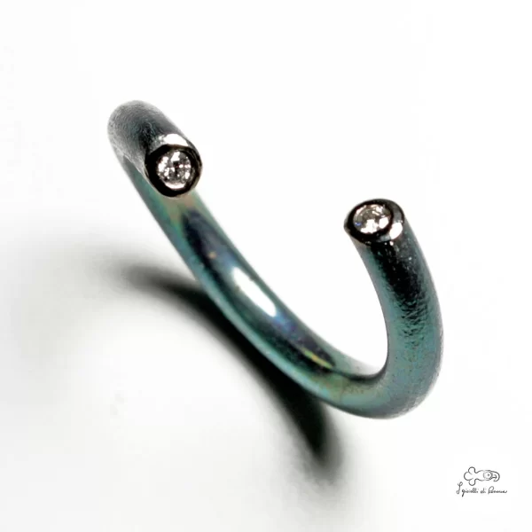 Anodized titanium ring with diamonds - Image 2