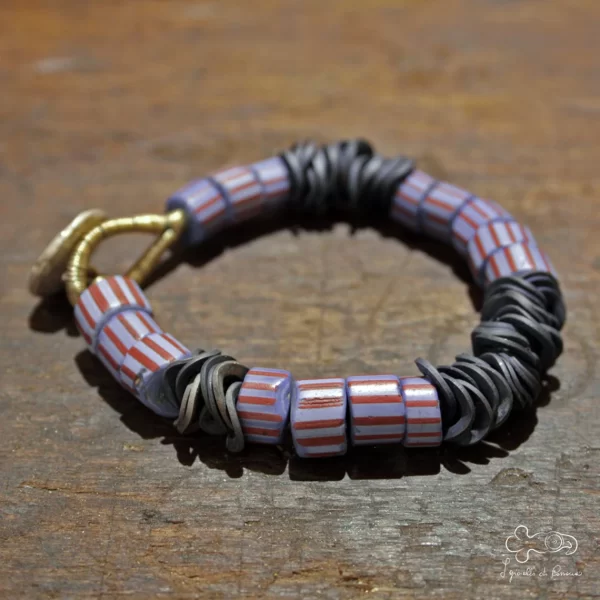 Trade beads bracelet with anodized titanium discs - Image 3