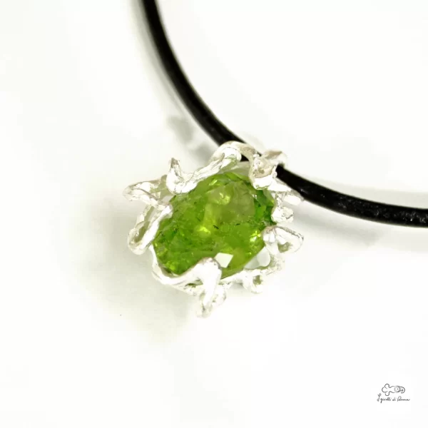 Silver pendant with peridot - Image 3