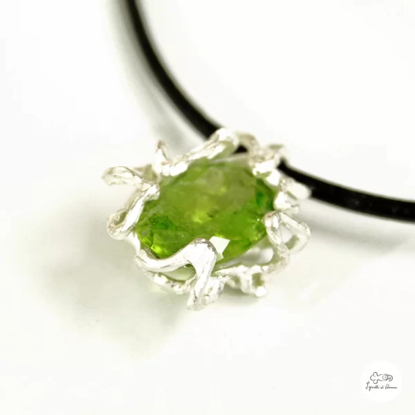 Silver pendant with peridot - Image 4