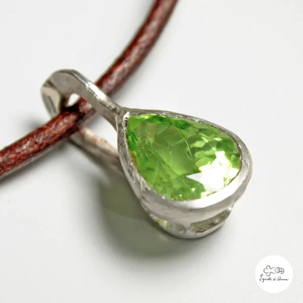 Silver pendant with peridot - Image 2