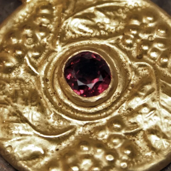 Gold pendant with spinel - Image 2