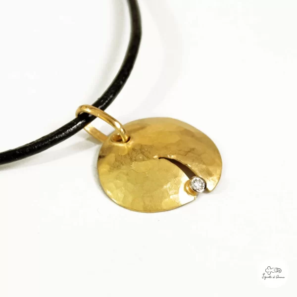 Yellow gold pendant with diamond - Image 2