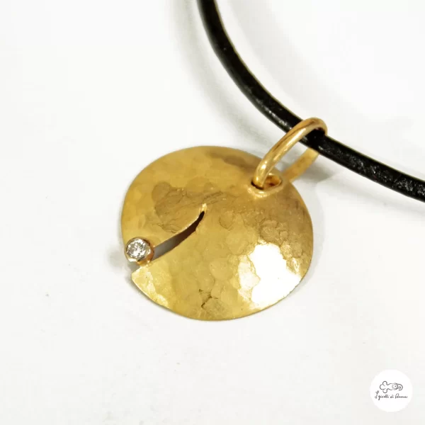 Yellow gold pendant with diamond - Image 3