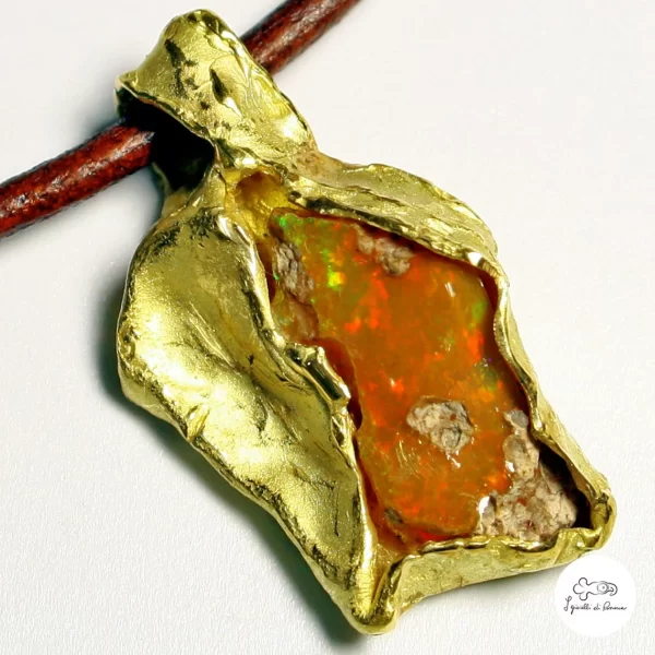 Yellow gold pendant with Ethiopian opal - Image 2