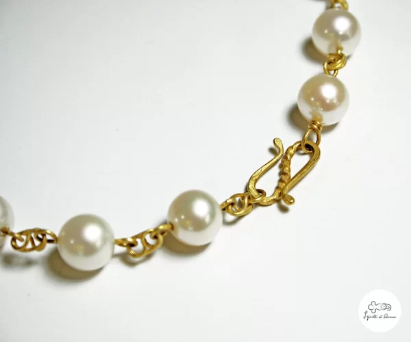 Gold necklace with freshwater pearls - Image 2