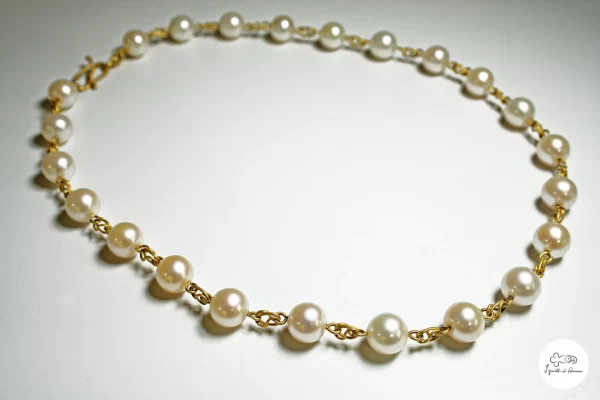 Gold necklace with freshwater pearls - Image 3